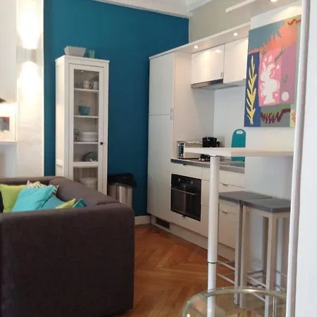 Lovely, Quiet 1 Bedroom With A Balcony *