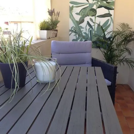 Lovely, Quiet 1 Bedroom With A Balcony * 尼斯