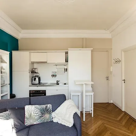 Lovely, Quiet 1 Bedroom With A Balcony
