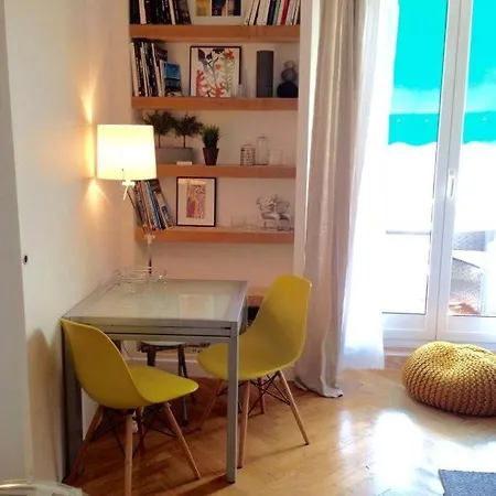 Lovely, Quiet 1 Bedroom With A Balcony *