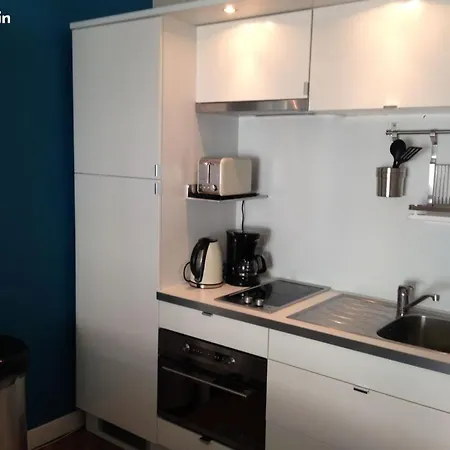 Lovely, Quiet 1 Bedroom With A Balcony