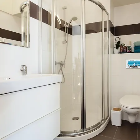 Lovely, Quiet 1 Bedroom With A Balcony 公寓 *