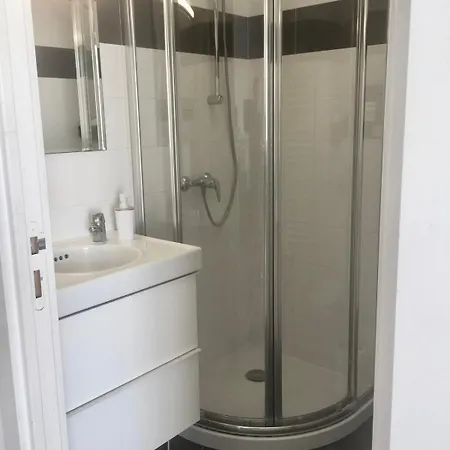 Lovely, Quiet 1 Bedroom With A Balcony 尼斯