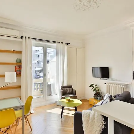 Lovely, Quiet 1 Bedroom With A Balcony 公寓