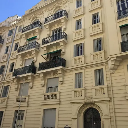 Lovely, Quiet 1 Bedroom With A Balcony 公寓 *